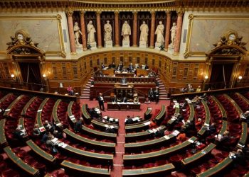 Senati francez miraton rritjen e moshës së pensionit