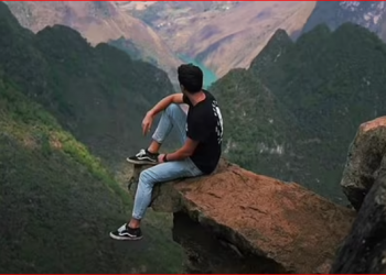 Turisti britanik bie nga ‘Shkëmbi i Vdekjes’ teksa bënte selfie