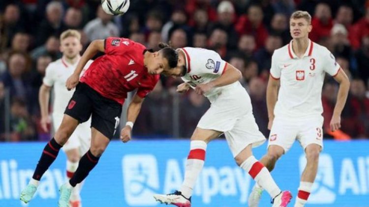 Synimi i kuqezinjve në Poloni, të thyejnë tabunë me fitore