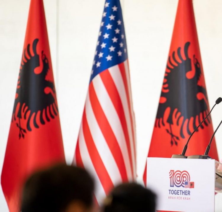 32 vite më parë u rivendosën marrëdhëniet diplomatike me SHBA