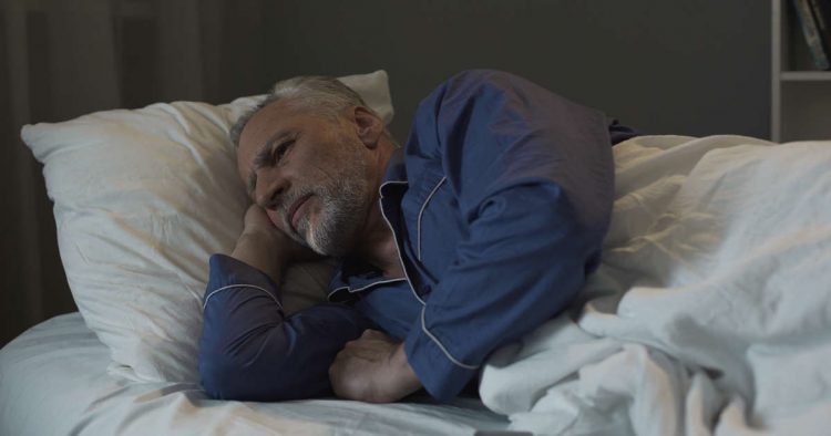 Pse gjumi bëhet akoma dhe më i vështirë kur plakemi