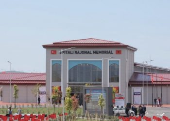 Mjekët po ikin, Rama paguan 1.2 mln euro për hotelet e turqve