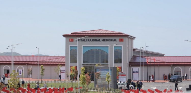 Mjekët po ikin, Rama paguan 1.2 mln euro për hotelet e turqve