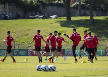 VIDEO/ Atmosferë pozitive e kuqezinjve për sfidën me Poloninë