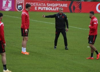 Çeki-Poloni, Sylvinho dërgon “007-at” në Pragë