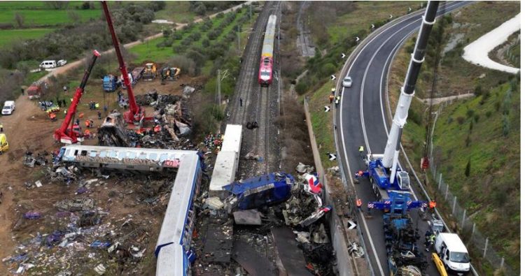 Përplasja e trenave në Greqi, shkon në 57 numri i viktimave