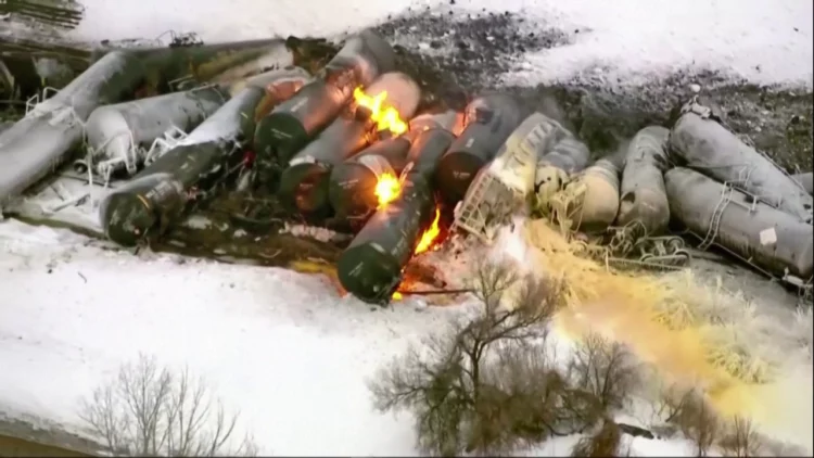 Shpërthen në flakë treni me etanol, evakuohet qyteti amerikan