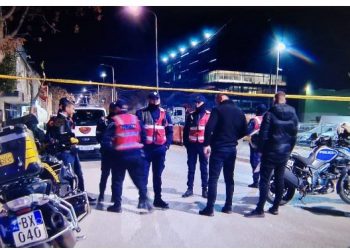 Qëllohet me kallashnikov pranë Top Channel, vritet roja