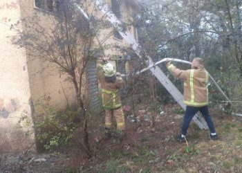 Zjarr në ish-godinën e tatimeve në Librazhd