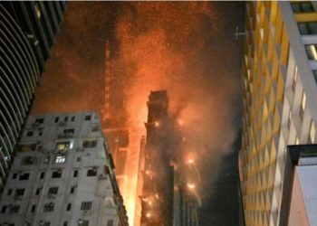 VIDEO/ Bie zjarr në kullën 764 mln dollarëshe