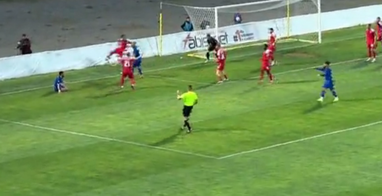 E turpshme/ Erzeni fiton penallti skandaloze