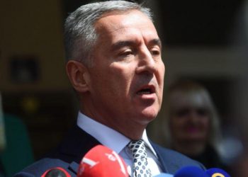 Milo Gjukanoviç jep dorëheqjen nga posti i kryetarit të DPS-së