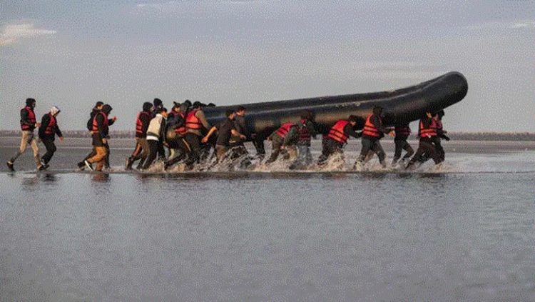 Lideri opozitës britanike: Do shkoj në Shqipëri për emigrantët