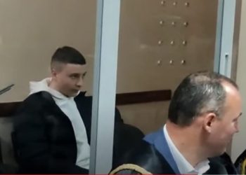 Vrau 20-vjeçarin pas zënkës për të dashurën, i qetë para gjyqit