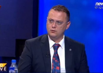 Hoxha: Presion ndaj administratës, marrin kartat e identitetit dhe…