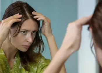 Studimi: Ja shkaktari që flokët kthehen në gri