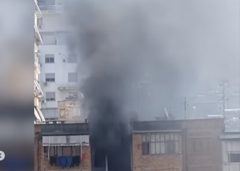 Pallati pushtohet nga flakët, banorët e zonës në panik