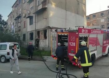 Durrës, zjarr në një apartament në katin e parë të një pallati