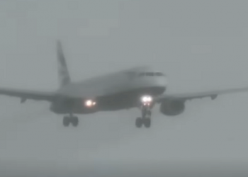 Stuhia shkakton frikë në aeroport (VIDEO)