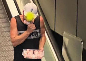 Australiani shkakton reagime pasi u pa duke ngrënë pulë të papjekur