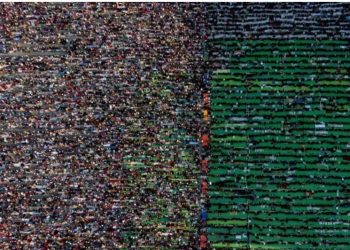 Besimtarët mbushën sheshin, BBC ndan foton nga Tirana