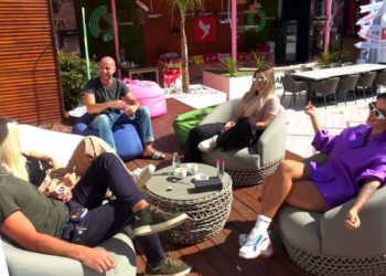 Qetsori habit të gjithë me deklaratën e tij: Shes ose blej…