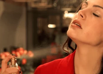 Ja 5 zonat e trupit ku NUK duhet të hidhni parfum