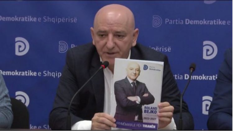 Kandidati i Alibeajt prezanton libër: Këtu janë tezat për fitore