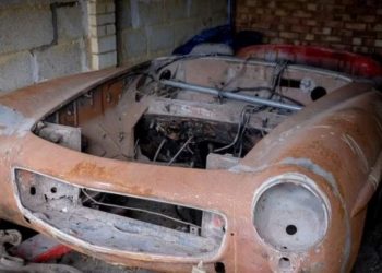 Ky Mercedez i ndryshkur shitet shtrenjtë në ankand