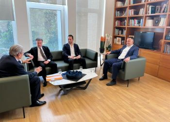 Berisha pret në selinë e PD deputetin Henry Smith