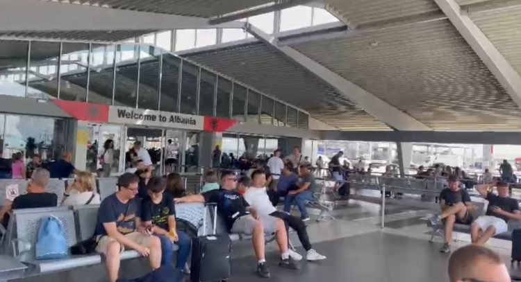 Rama na mbush me rrena, tragetet mbushen me familje që ikin…