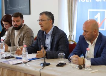 Gara për Durrësin,Cara: Objektiv parësor, frymëmarrja ndaj biznesit