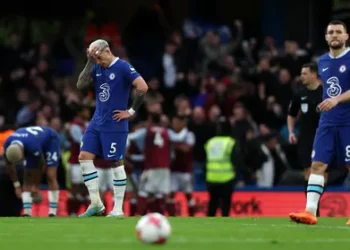 Portugezi i famshëm pranë stolit të Chelsea