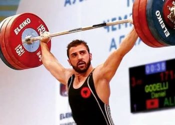 Ceremonia e nderimit të sportistëve, reagon me ironi peshëngritësi