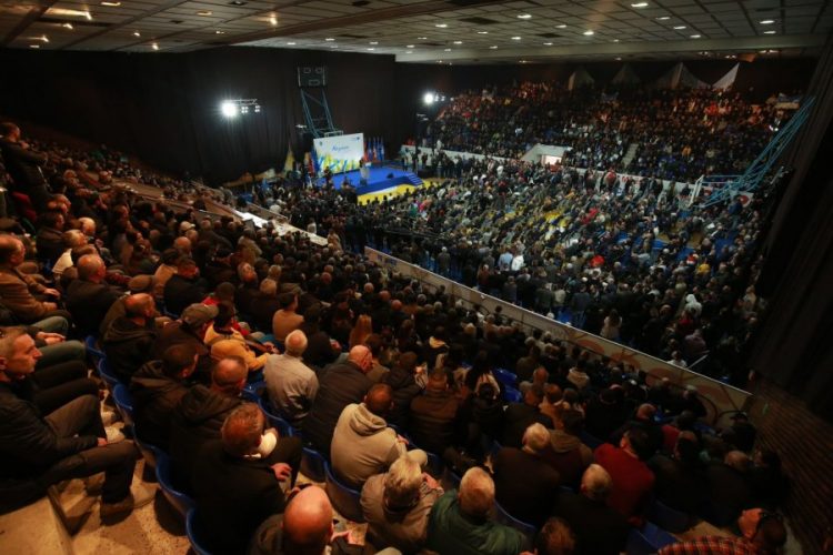 FOTO/ Berisha dhe Meta prezantojnë Igli Carën në Durrës
