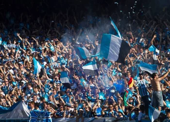 Në Brazil janë çmendur pas futbollistit uruguaian