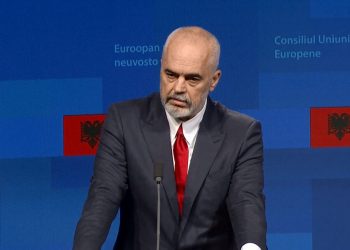 Ja si i shpërndante tenderët Edmond Rusmali ose “Kamikazi i Ramës”