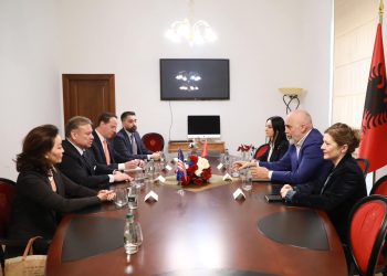 Ambasada amerikane: Ja temat që diskutoi Escobar në Tiranë