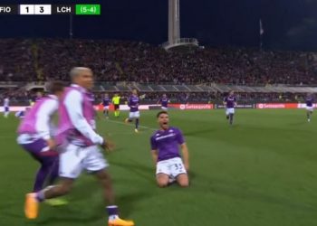 Dramë në ‘Artemio Franki’, por Fiorentina kualifikohet