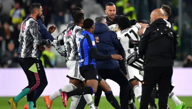 Provokuan sherr në fushë, ja çfarë rrezikojnë Cuadrado dhe Handa