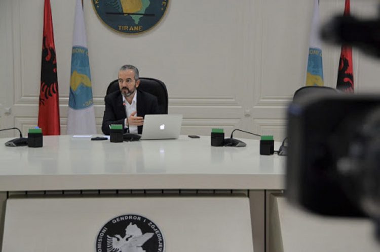 I pari Arlind Qorri, si renditen kandidatët për Tiranën