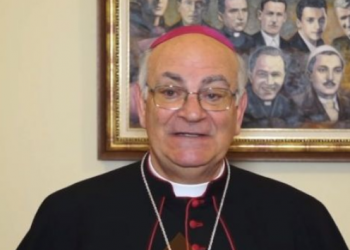 Imzot Angelo Massafra uron Pashkët: Mos lejoni t’u vjedhin shpresën