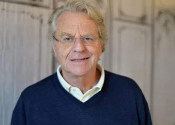 Ndahet nga jeta prezantuesi polarizues e kontrovers