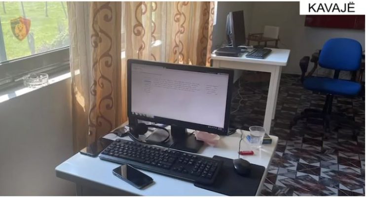 VIDEO/ ‘Call Center’ dhe drogë, 3 të arrestuar në Kavajë