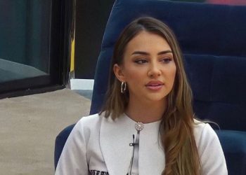 “U ula sipër telefonit të Sazanit’, historia e Kiarës do ju shkrijë