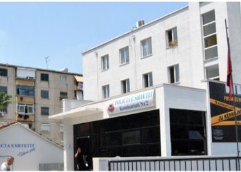 Kush është i riu që u vetëdorëzua në policinë e Tiranës?