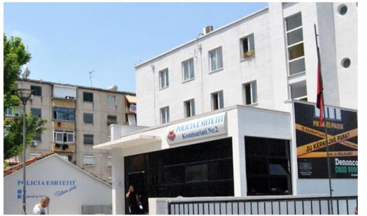Kush është i riu që u vetëdorëzua në policinë e Tiranës?