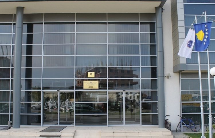 Akuzohen për marrje ryshfeti, gjykata kërkon paraburgim për dy mjekët