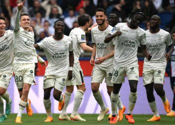 PSG mendon për pushimet që tani, turpërohet nga Lorient