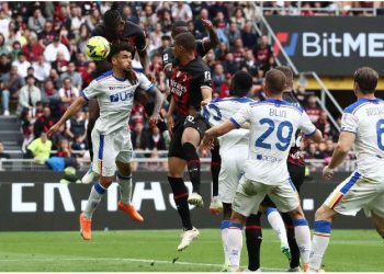 Milani kap zonën Champions, shkëlqen Leao